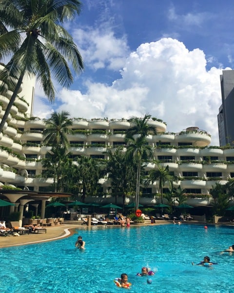 Shangri-La Singapore swimming pool