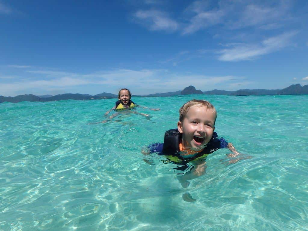 Kids swimming in el Nido