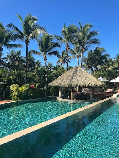 outrigger fiji adults pool