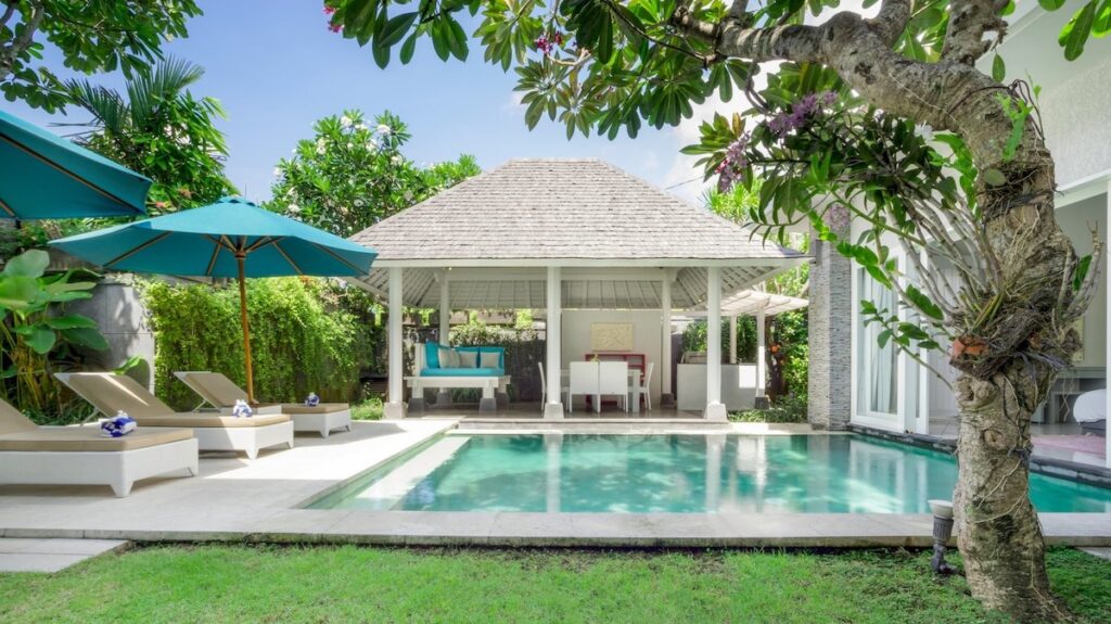 Villa Alun swimming pool with sun loungers and outdoor living area.