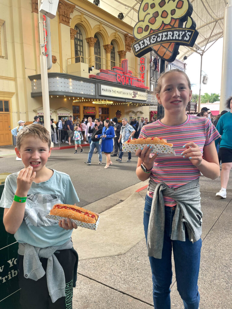 Kids eating hot dogs at Movie World