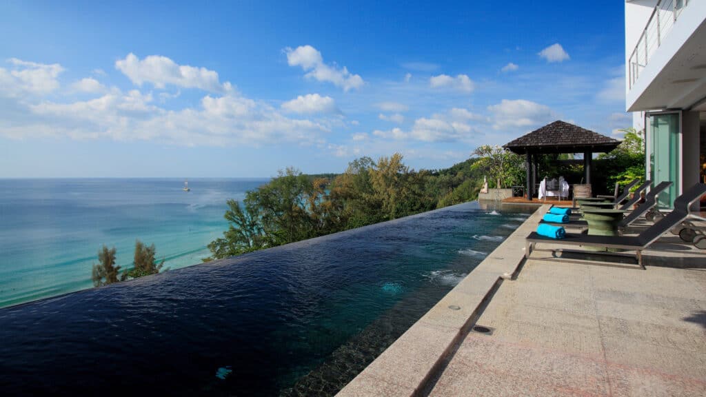Villa Bluesiam infinity pool with ocean view. 