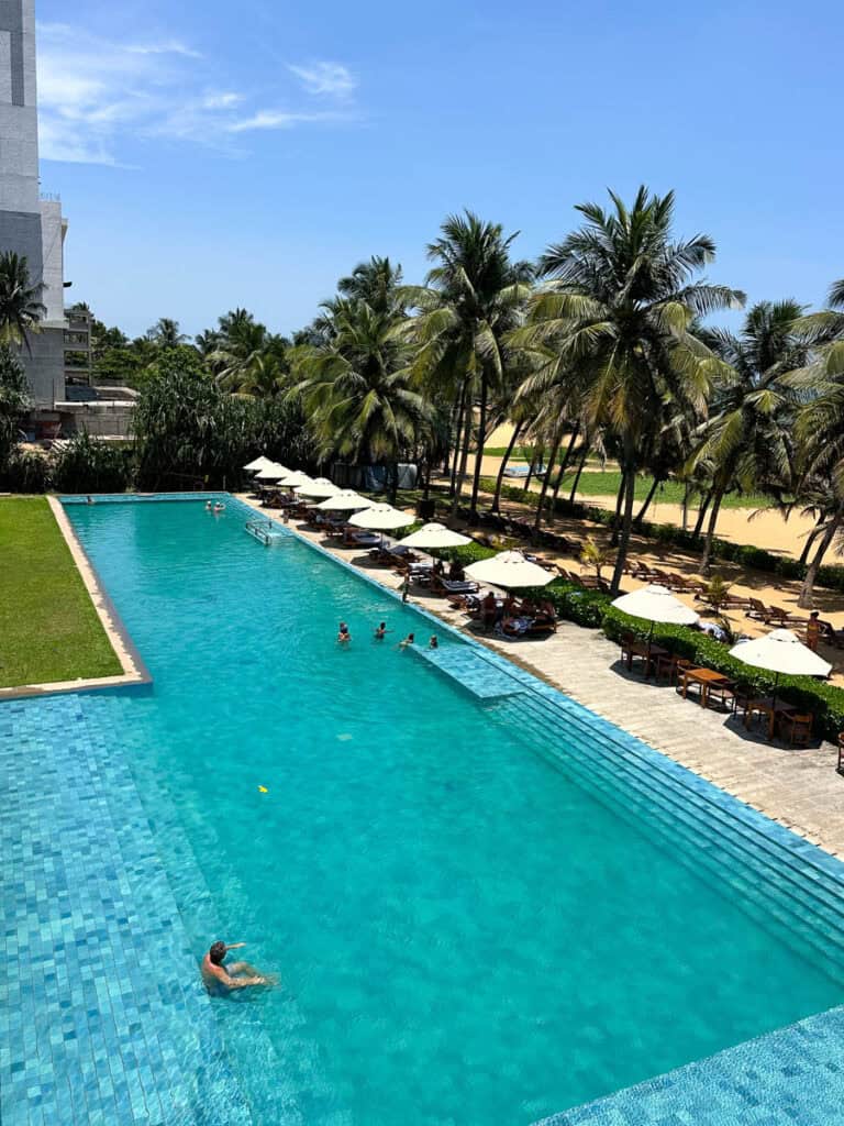 Jetwing Blue Negombo swimming pool.